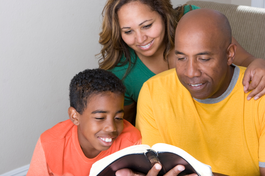 africanamericanfamilyreadingbible9410506cb2cf645badfcff00009d593a
