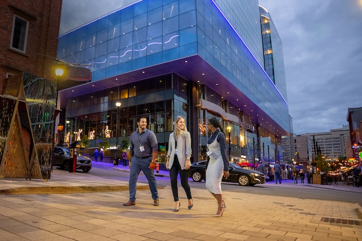 PeoplewalkingdownthestreetoutsidetheHalifaxConventionCentre