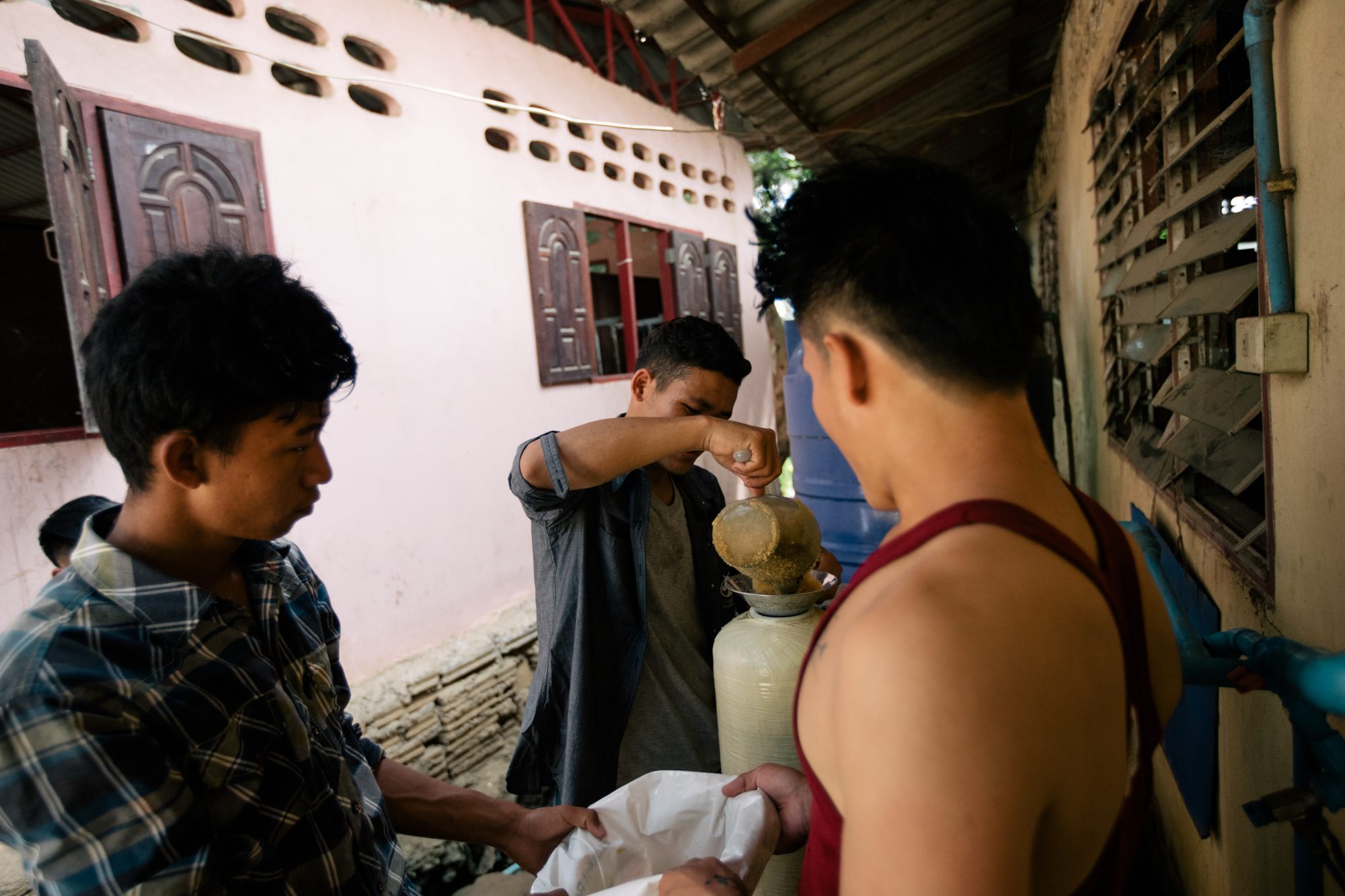Photo of a group of guys working on a filter by Imagine Thailand