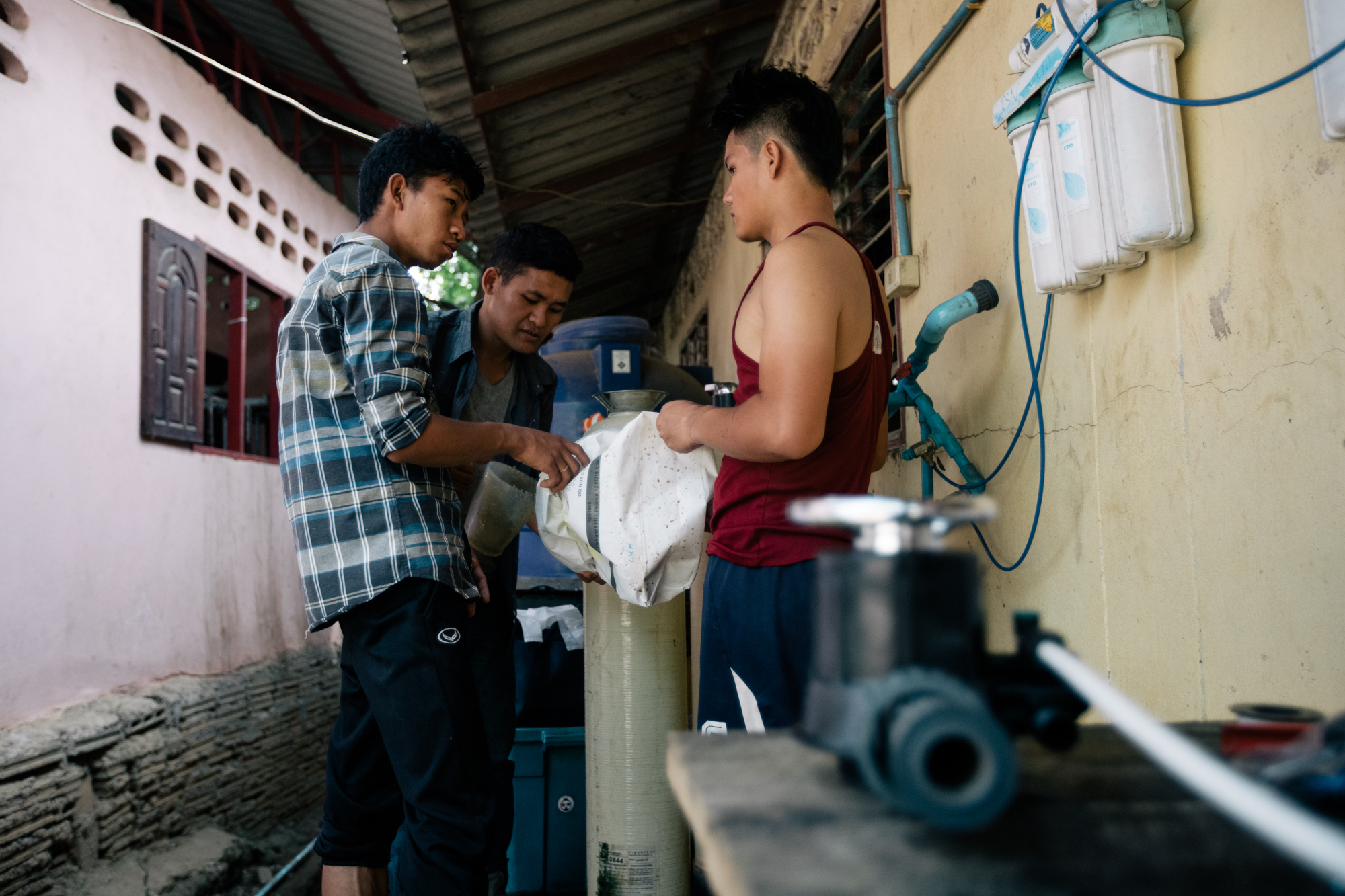 Photo of a group of young adults working on a water filter by Imagine Thailand.