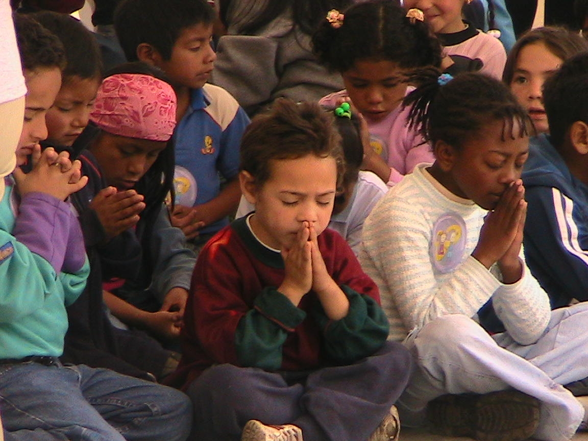 kids_prayer_ecuador-414