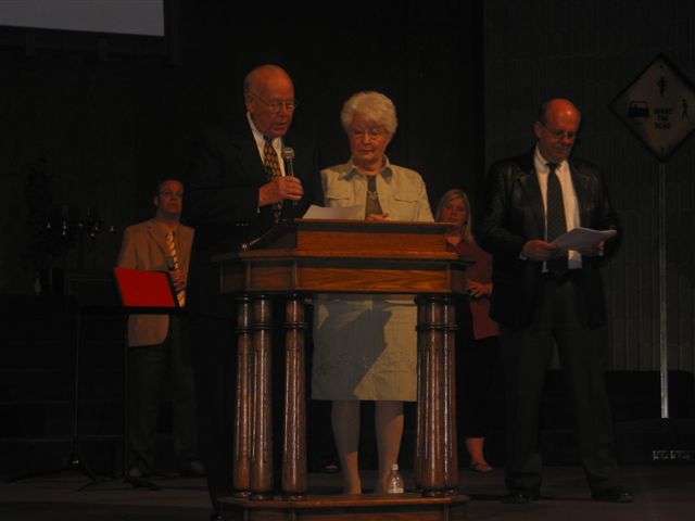 4 - Robert and Shirley Taitinger make a declaration at General Conference 2006 in Winnipeg. Manitoba