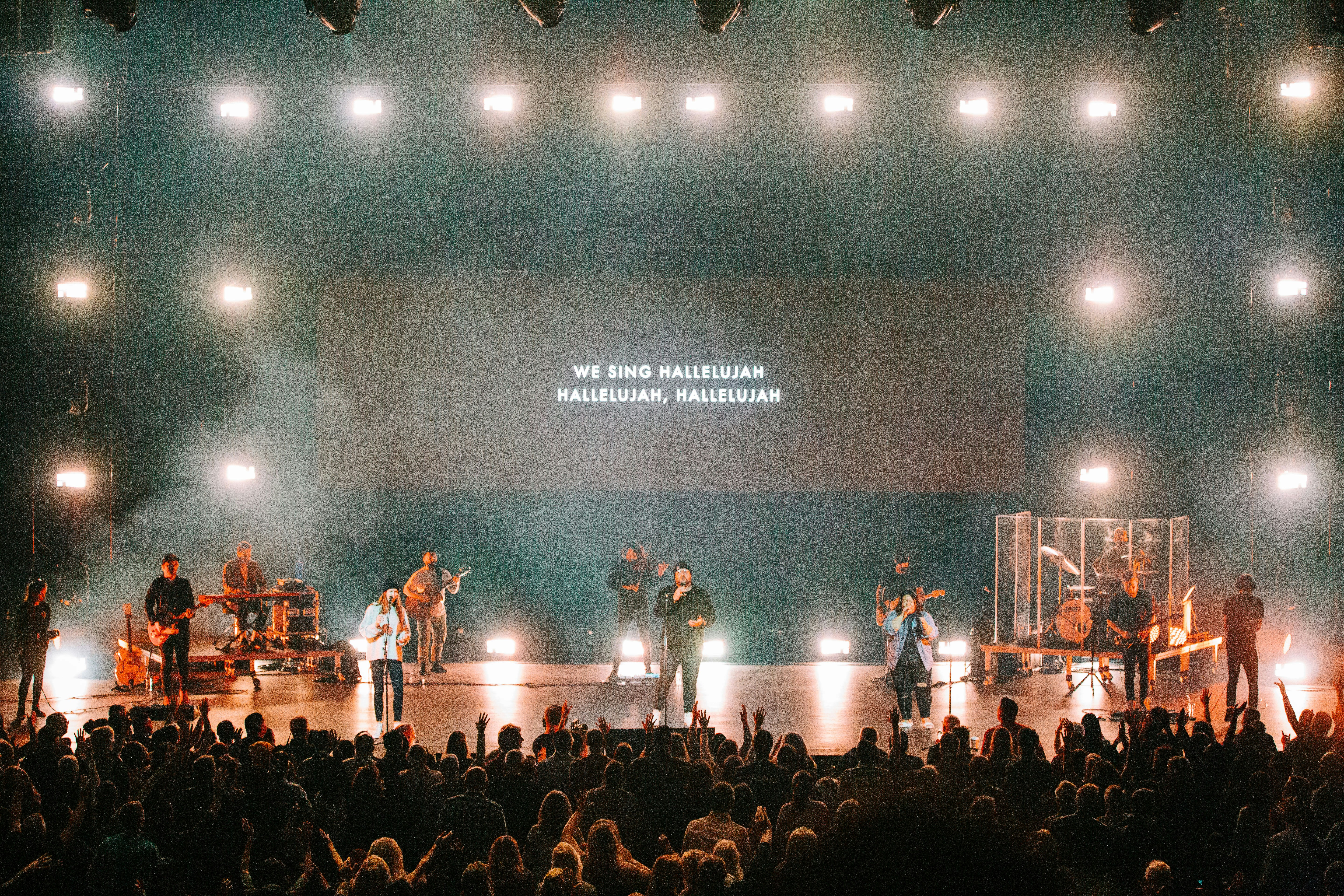 Worship - bree-anne-dDED_VZ2jbI-unsplash Worship band on stage.